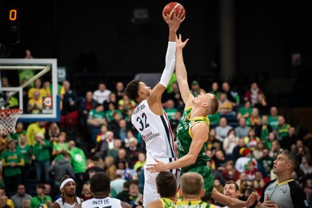 英超直播-国家队首秀轻松砍下20+9 文班亚马直言受科比激励